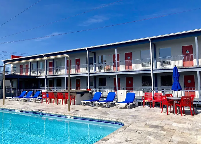 Sea And Breeze Hotel And Condo